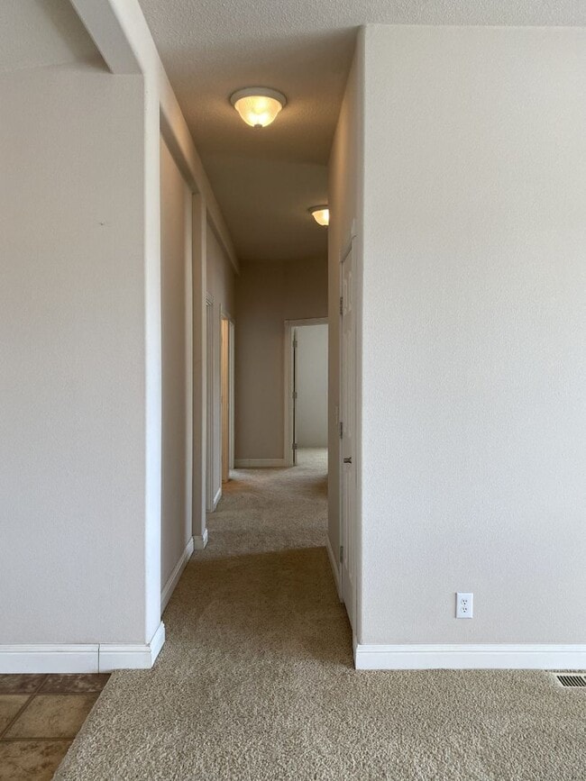 Building Photo - Serene in Dallesport, WA