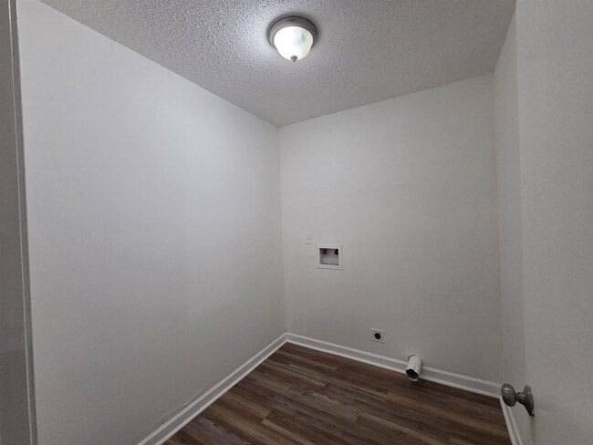 Building Photo - 1495 Alta Vista Ave