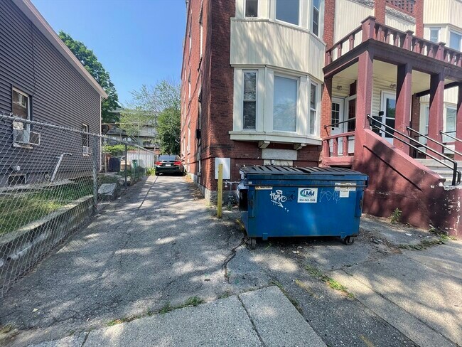 Building Photo - 359 Water St