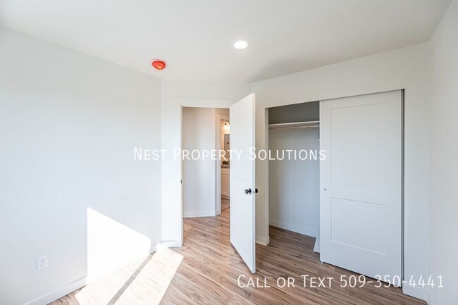 Building Photo - 1073 S Grand Dr