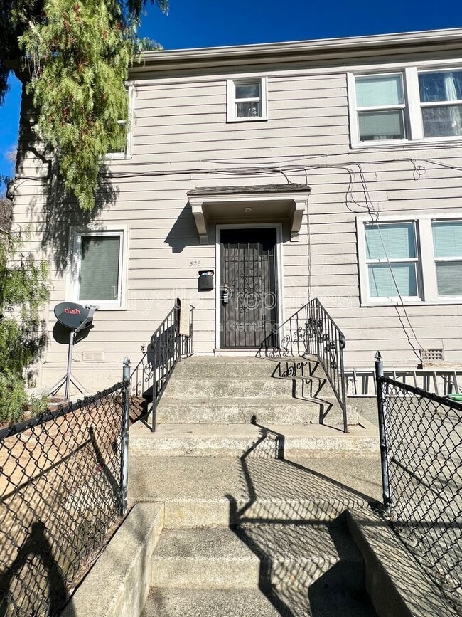 Building Photo - 526 Wilson Ave