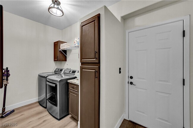 Building Photo - 8733 Red Brook Dr
