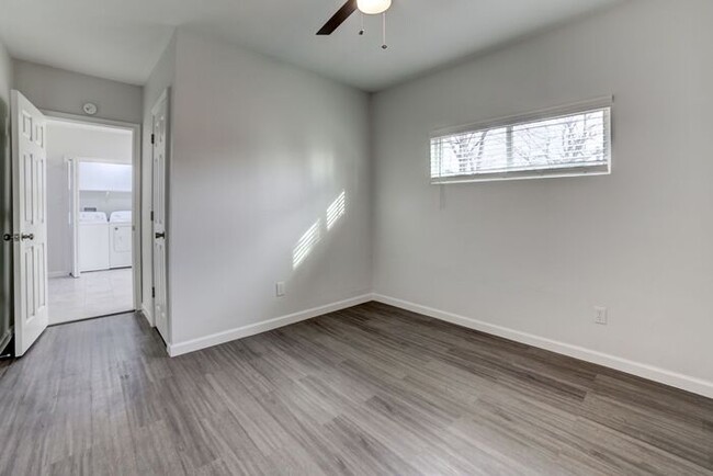 Building Photo - Move in Special! Stylish 3/1 Newly Renovat...