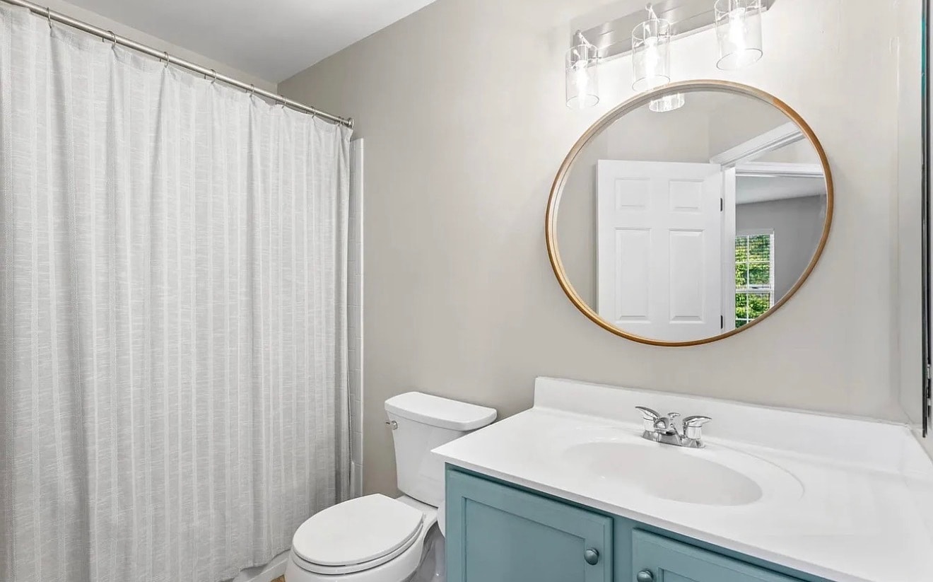 Building Photo - 1460 Pangbourne Way