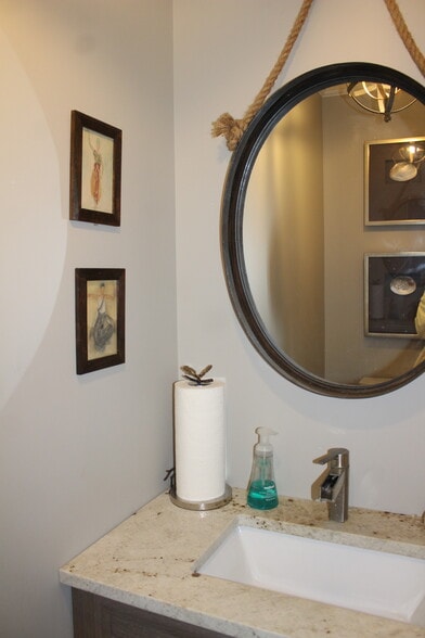 Building Photo - 9144 River Rd