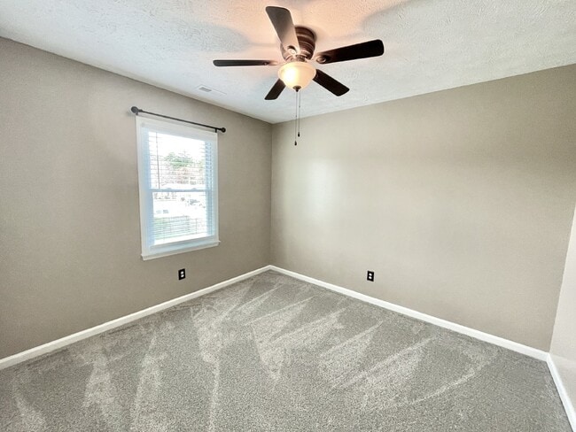 Building Photo - 3 Bed, 2 Bath Nest in Hope Mills