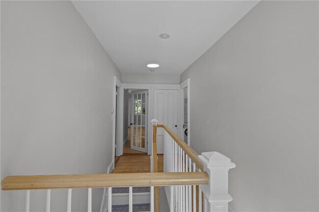 Building Photo - 243 Maple Ave
