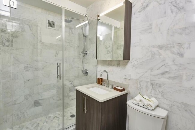 Building Photo - 1 bedroom in Long Island City NY 11109