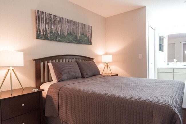 Building Photo - Condo in  Downtown Boulder Furnished One bedroom with Den and large Patio looking out to Flatirons