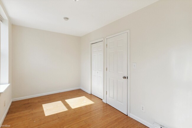 Building Photo - 2 br, 2 bath Triplex - 1616 WILLINGTON ST ...