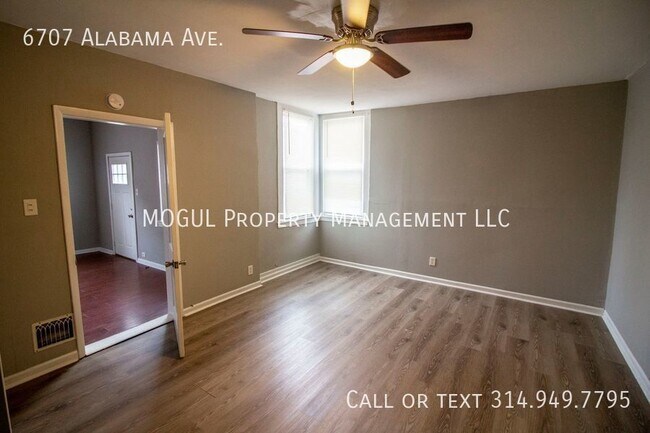 Building Photo - 3 Bed 1.5 Bath HOUSE!!! Huge fenced backya...