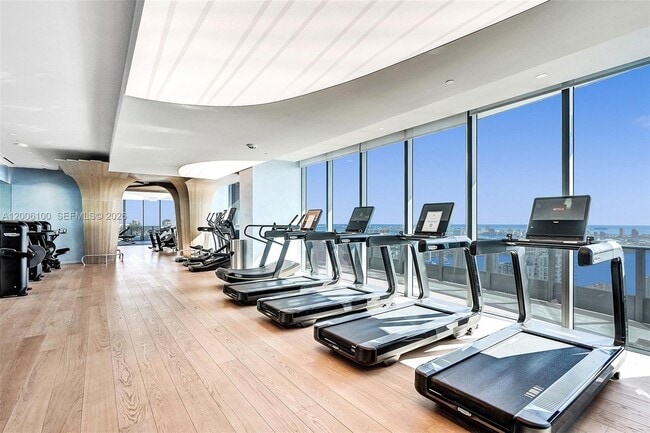 Building Photo - 1000 Brickell Plaza