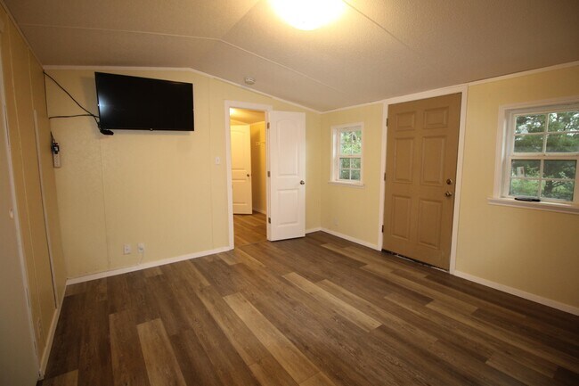 Building Photo - 2528 Baywood Dr