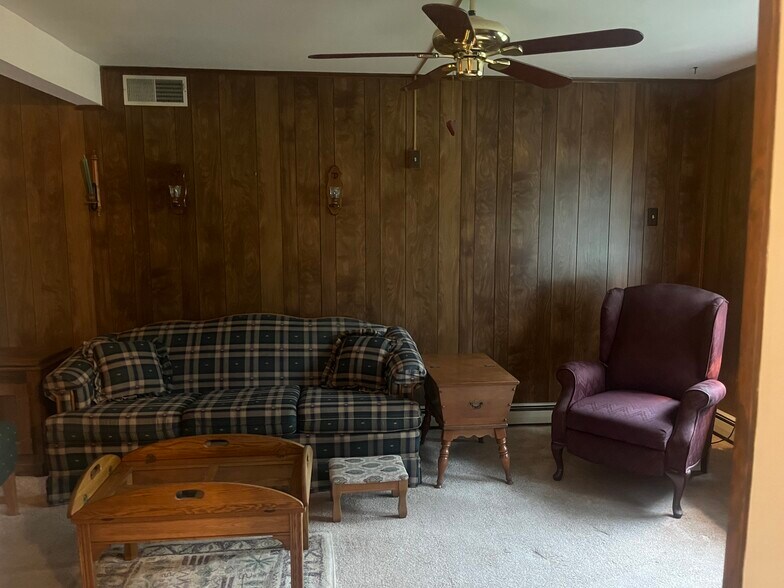All furniture removed. - 2133 Dapple Dr