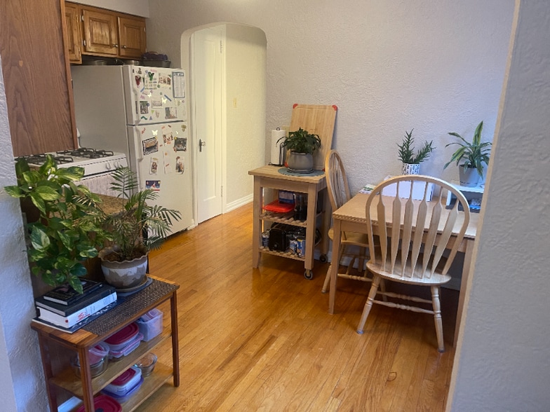 Building Photo - 3577 Saybrook Ave