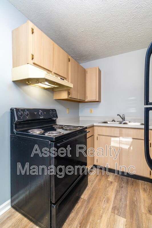 Building Photo - 517 Evelyn Ave