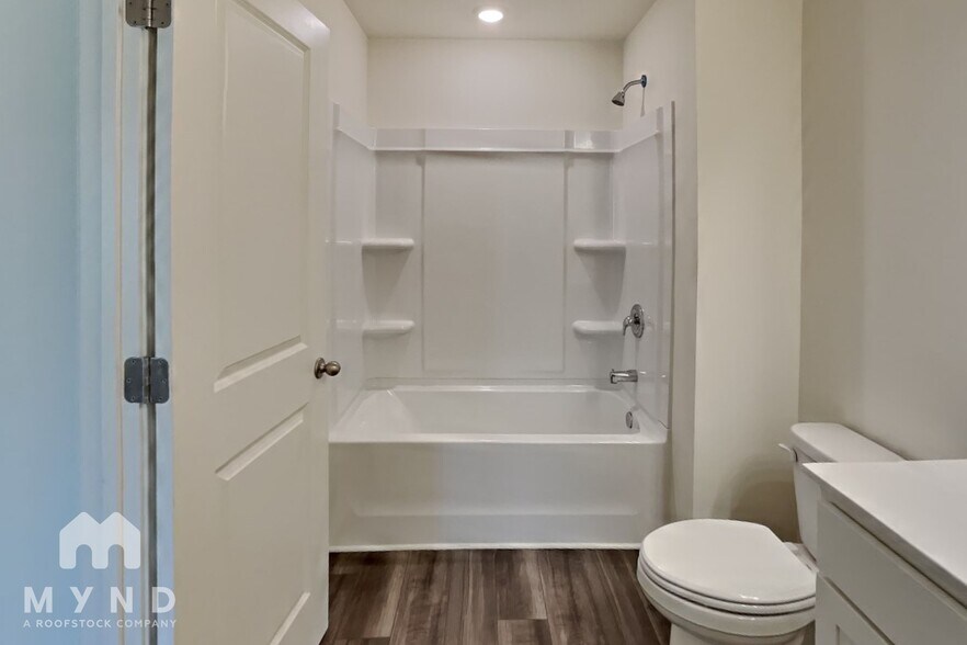 Building Photo - 2596 Coventry St SW