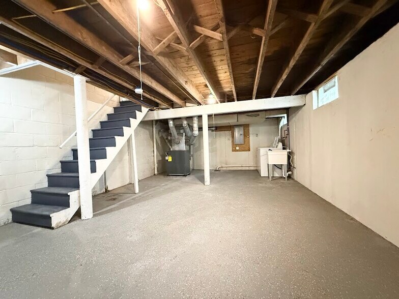 Building Photo - 14218 Tuckahoe Ave