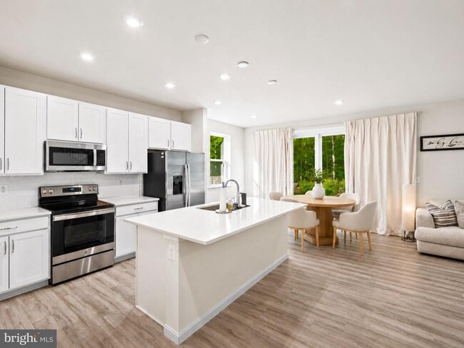 Building Photo - 2848 White Tail Dr