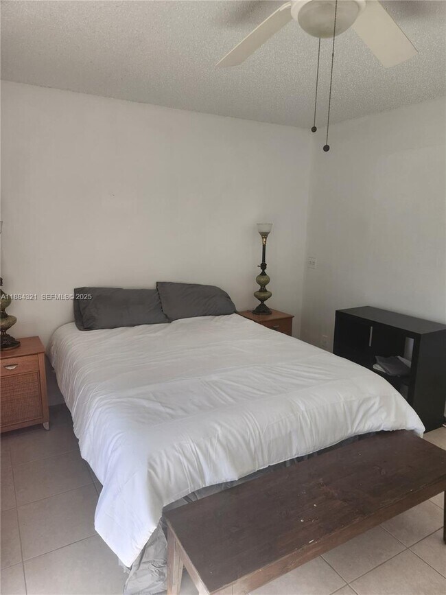 Building Photo - 326 Durham Cir