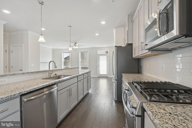 Building Photo - 45117 Kincora Dr