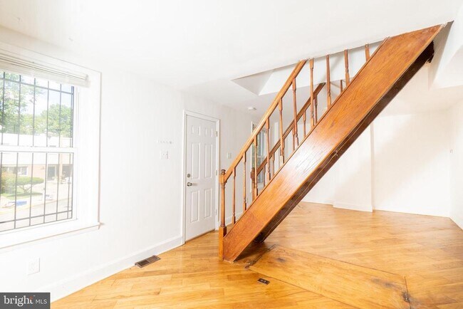 Building Photo - 1212 S Melville St