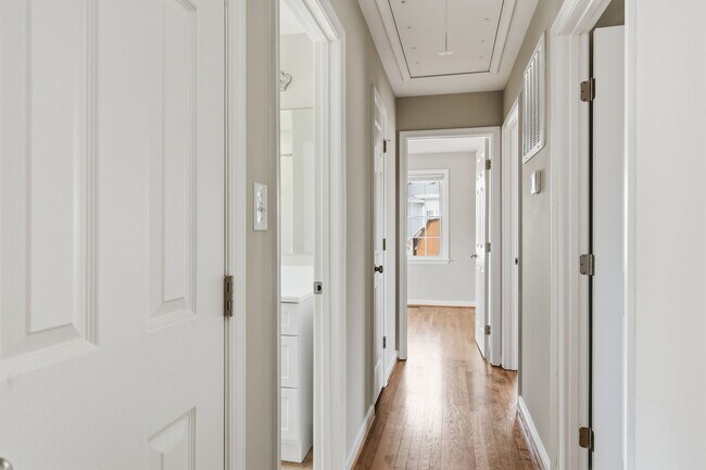 Building Photo - Colonial Heights