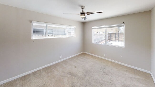 Building Photo - Huge Bedrooms, lots of Parking, closest to...