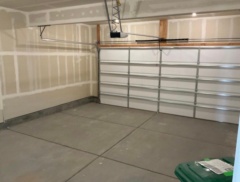 Building Photo - 3538 E 107 N