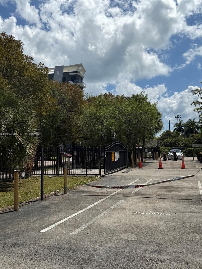 Building Photo - 16851 NE 23rd Ave