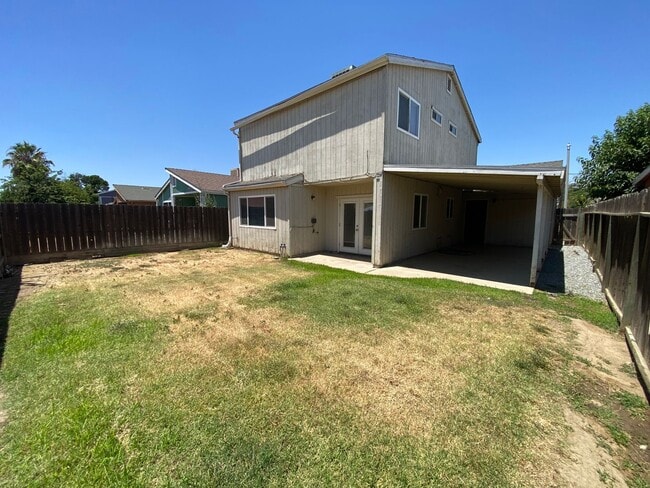 Building Photo - North Visalia Townhome Available Now
