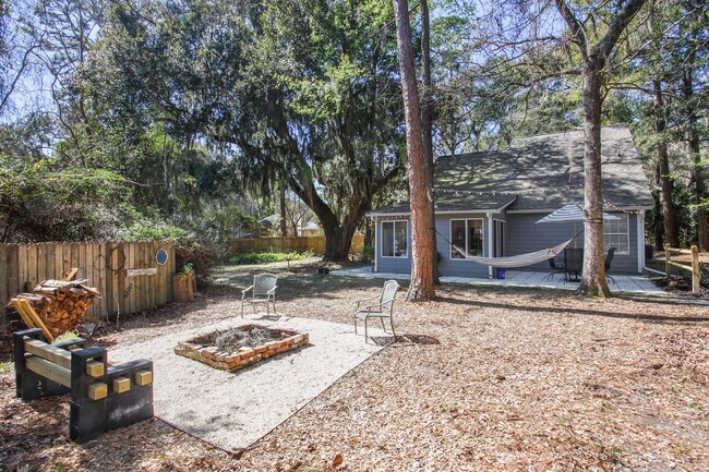 Building Photo - 70 River Oaks Cir