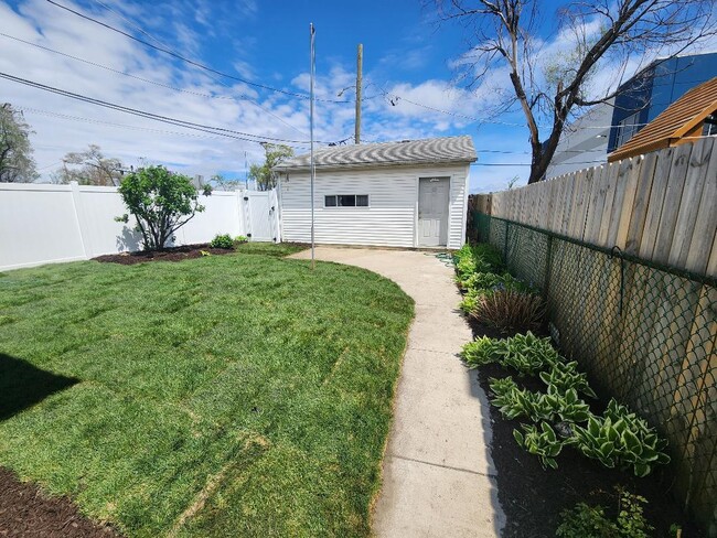 Building Photo - 4147 Prairie Ave