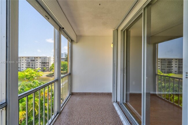Building Photo - 2851 Leonard Dr