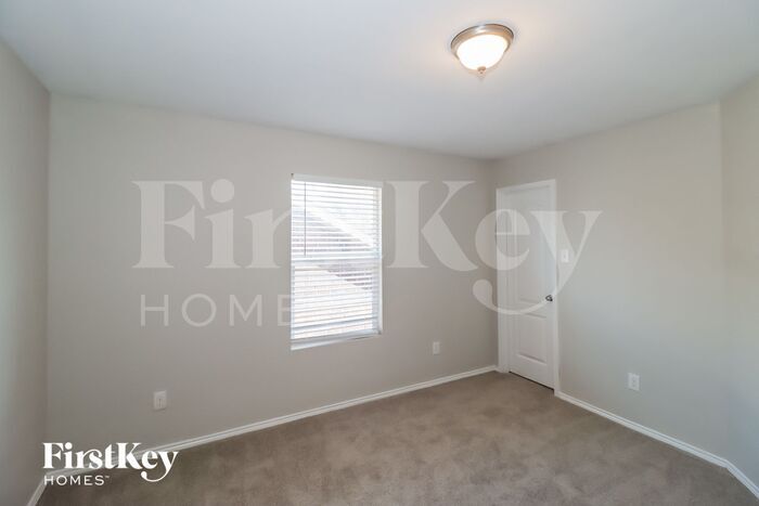 Building Photo - 2301 Saffron Ln