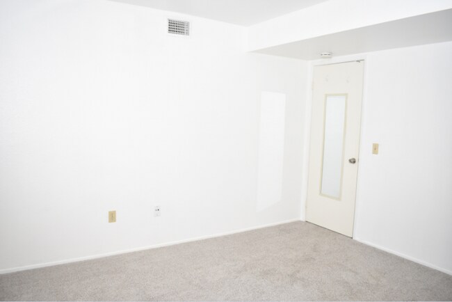 Building Photo - Spacious 2-Bed, 2-Bath Apartment North Park