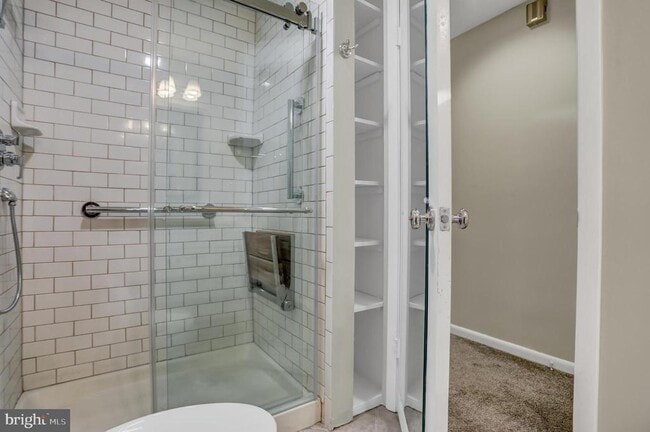 Building Photo - 2 Coldwater Ct