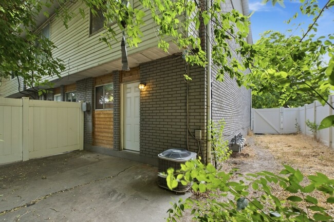 Building Photo - 1488 S 400 E