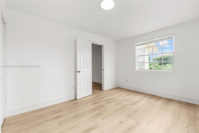 Building Photo - 2385 SW 17th St