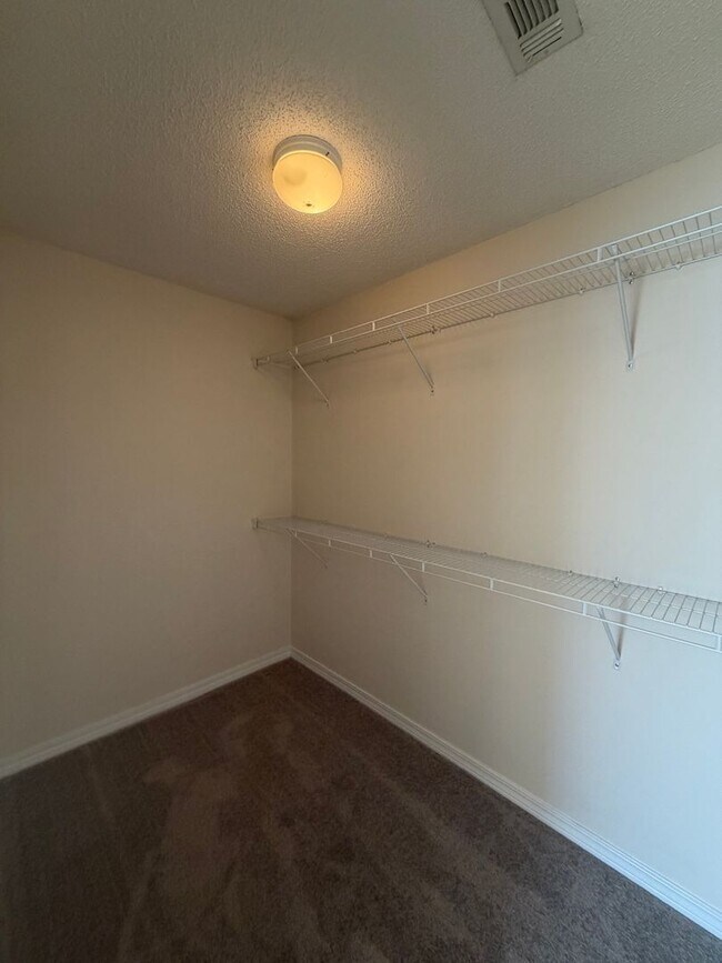 Building Photo - Beautiful 4 Bedroom In Niceville!