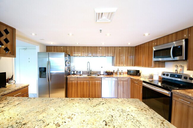 Building Photo - 2480 Presidential Way