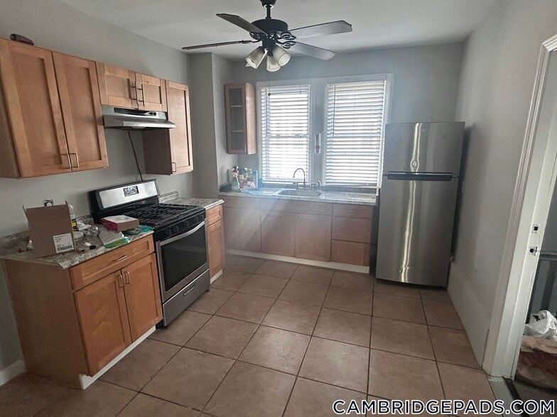 Building Photo - 196 Sherman St