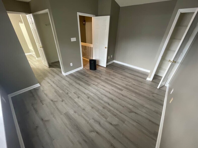 Building Photo - Room in Townhome on Petrea Ln