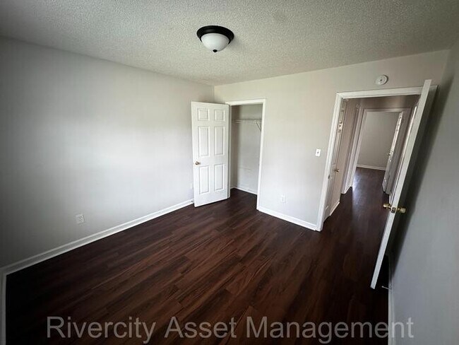 Building Photo - HUGE BACKYARD!!!!!! SECTION 8 FRIENDLY!!!!!