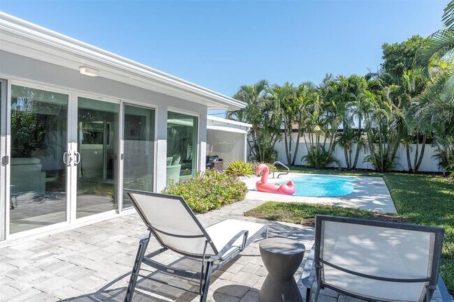 Building Photo - 104 24th St