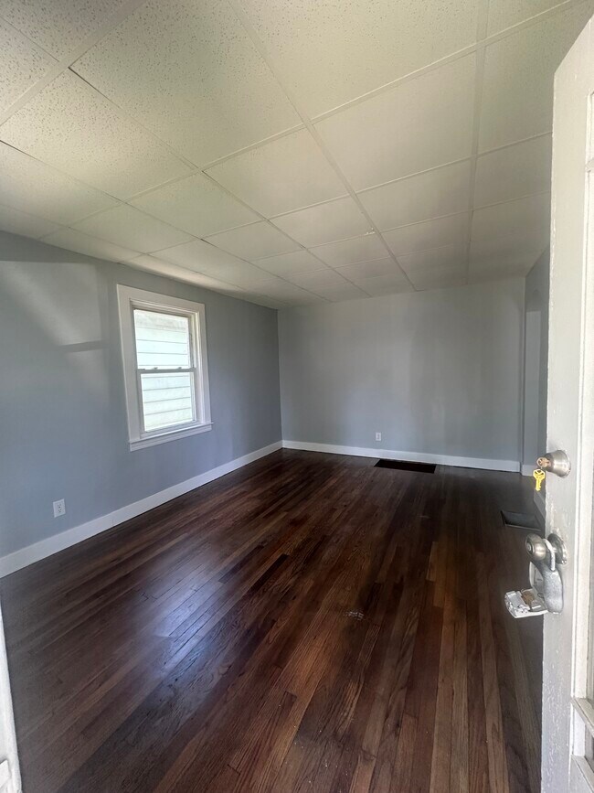 Building Photo - 529 Beecher St