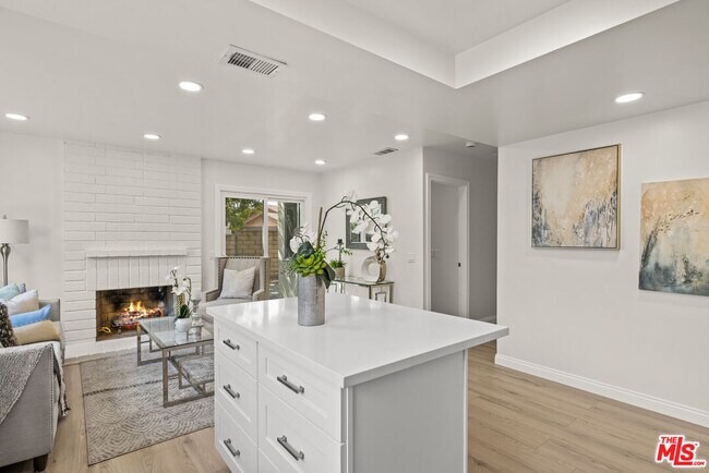 Building Photo - 13 Pepper Ct