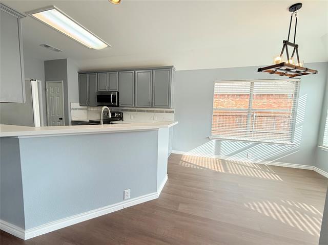 Building Photo - 1004 Broken Spoke Dr