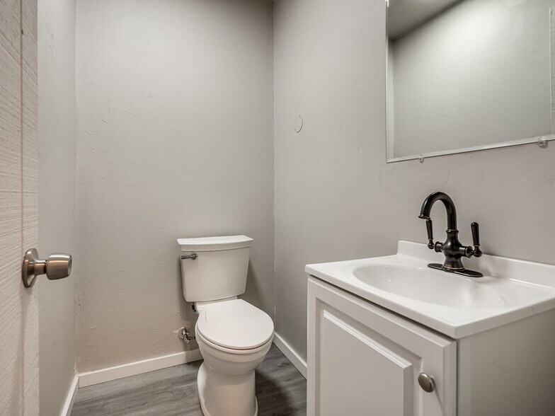 Building Photo - 12136 Thorn Ridge Rd