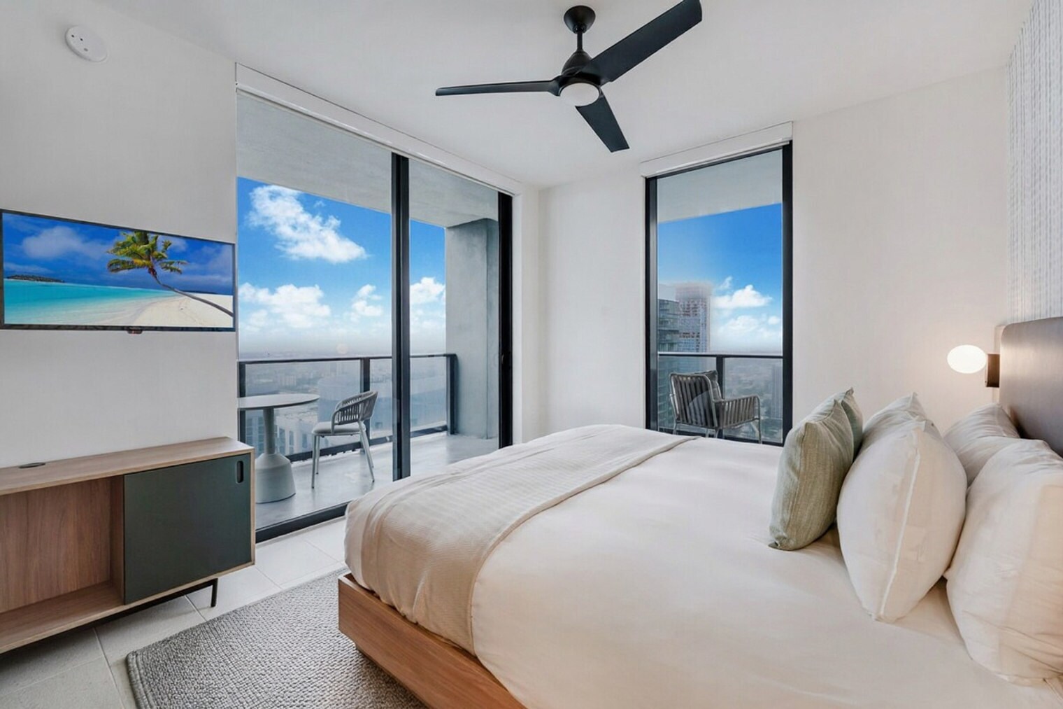 Building Photo - 121 NE 5th St